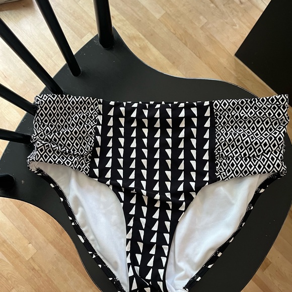 Black and white high-waisted bikini - Picture 5 of 6